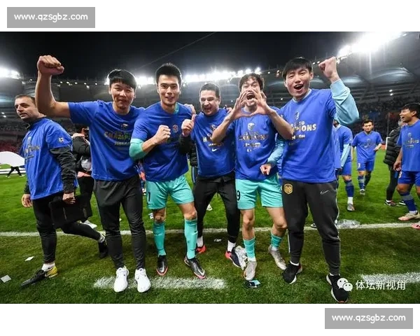 恒大与江苏苏宁巅峰对决海报重燃争冠激情见证绿茵荣耀时刻再启经典之战 恒大与江苏苏宁巅峰对决海报重燃争冠激情见证绿茵荣耀时刻再启经典之战